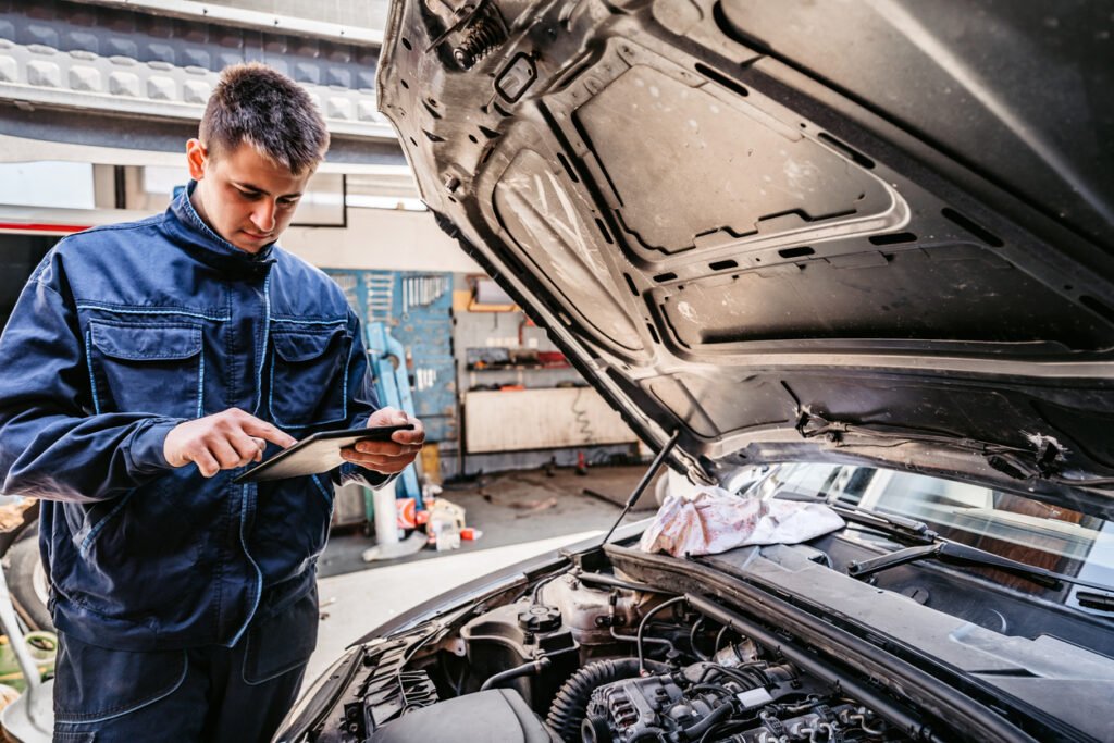 Auto mechanic e1725392523390